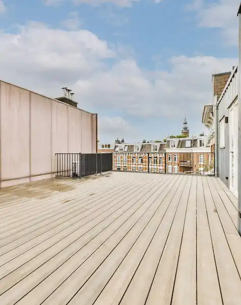 Terraza con tarima tecnologica_Toptimber Terrace with outdoor decking or technological garden decking distributed by Toptimber.