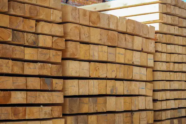 Vigas de madera maciza_Toptimber We sell solid pine and fir beams. We are a long-established wood and parquet dealer in the Spanish import market.